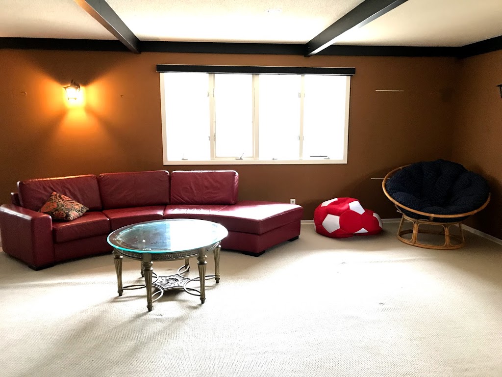 Luxury family hotel | 880 McNiven Ave, Regina, SK S4S 2V2, Canada | Phone: (306) 999-6662