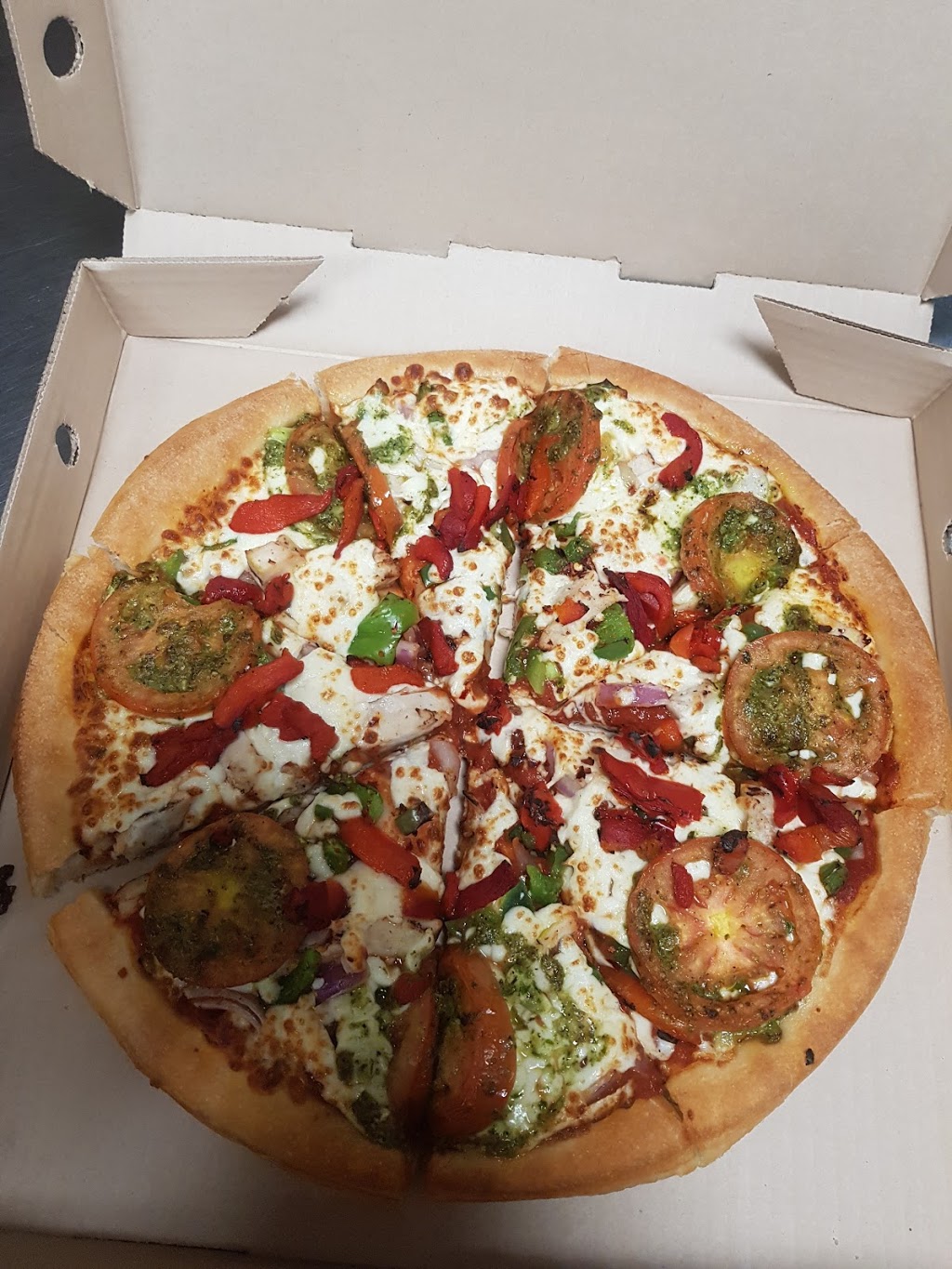 Pizza Hut | 973 Lakeshore Dr SW, Salmon Arm, BC V1E 1E4, Canada | Phone: (778) 489-5422