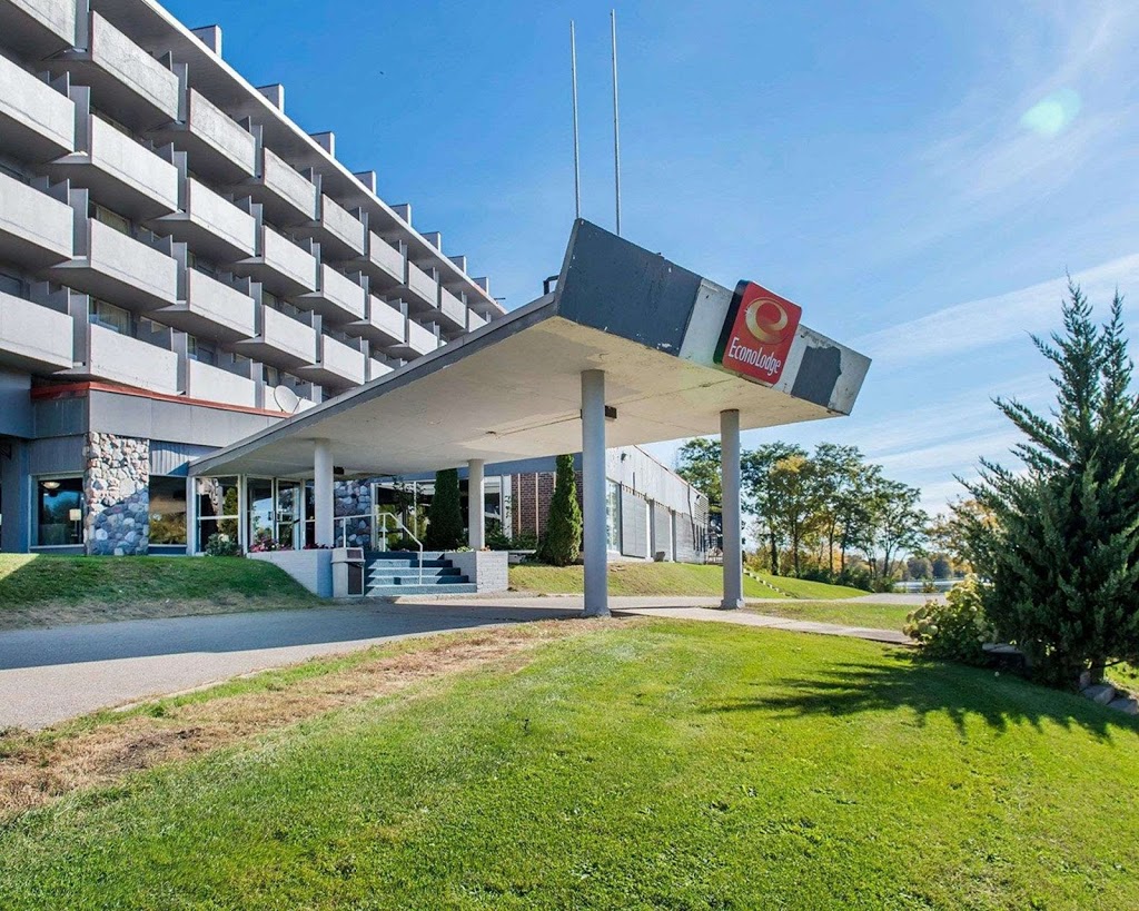 Econo Lodge Smiths Falls | 33 Centre St, Smiths Falls, ON K7A 3B8, Canada | Phone: (613) 283-5150