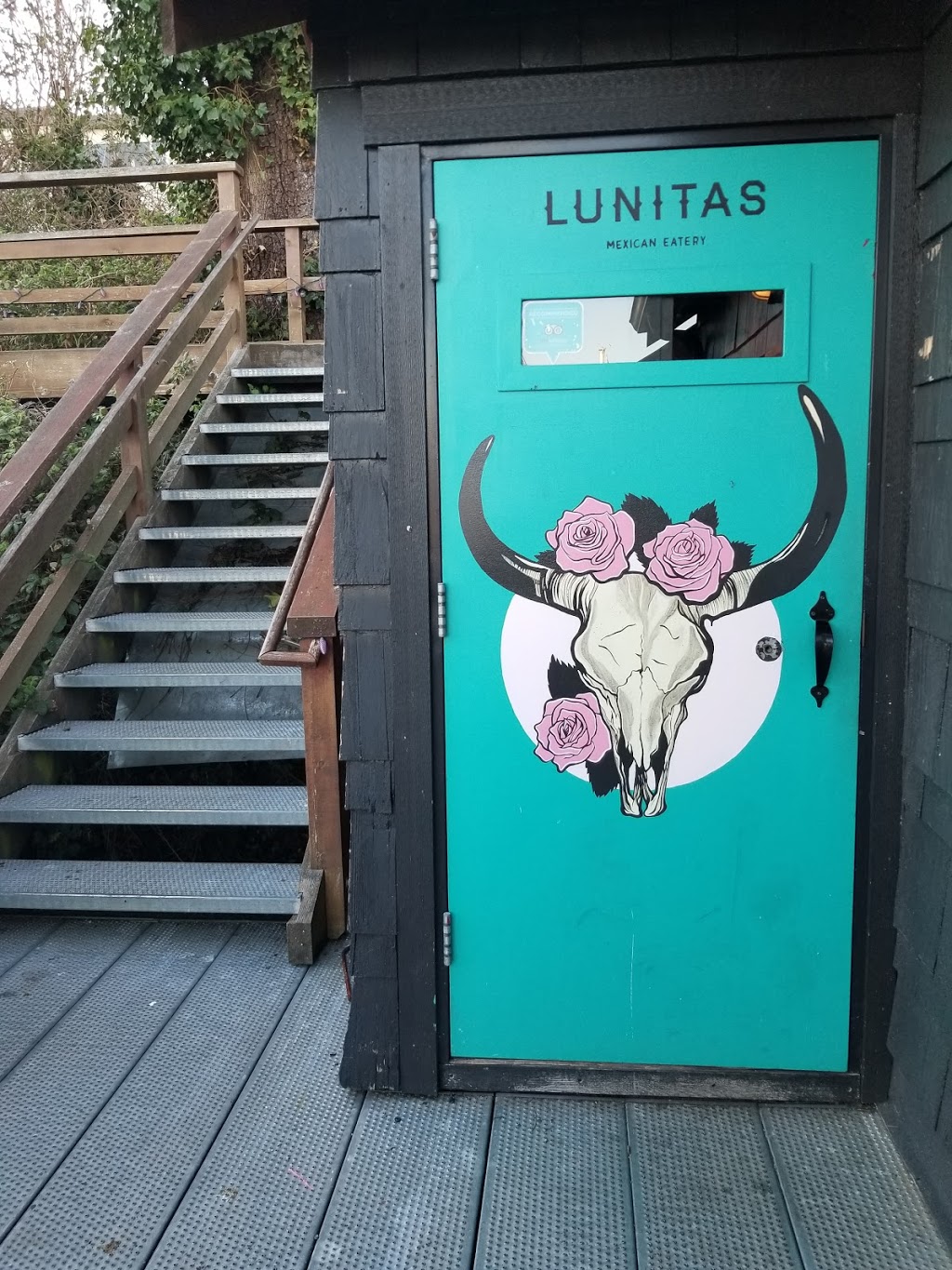 Lunitas Mexican Eatery | 645 School Rd, Gibsons, BC V0N 1V9, Canada | Phone: (604) 886-1289