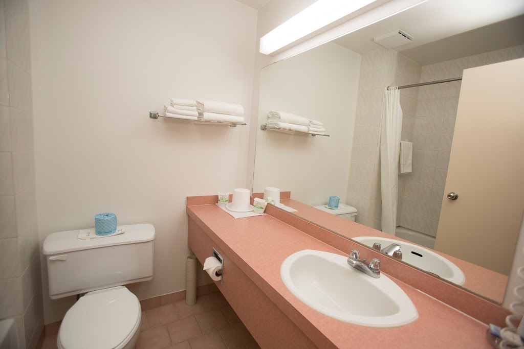 Motel Vaudreuil | 255 Rue Boisvert, Vaudreuil-Dorion, QC J7V 8G4, Canada | Phone: (450) 424-4414