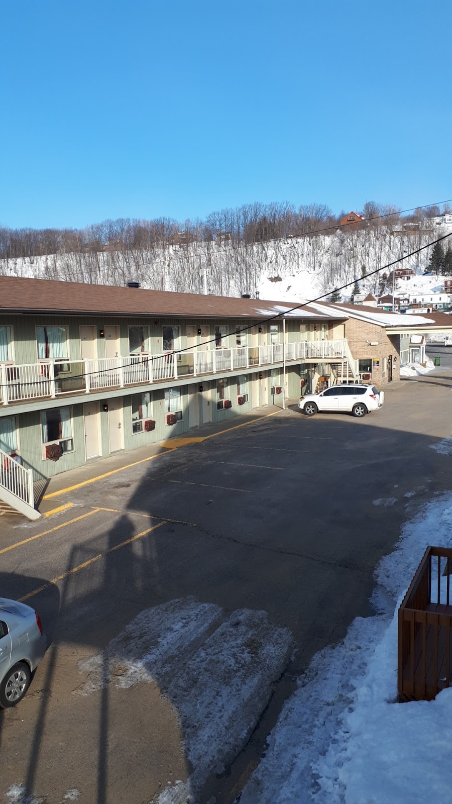 Motel Bellevue | 9732 Boulevard Sainte-Anne, Sainte-Anne-de-Beaupré, QC G0A 3C0, Canada | Phone: (418) 827-3200