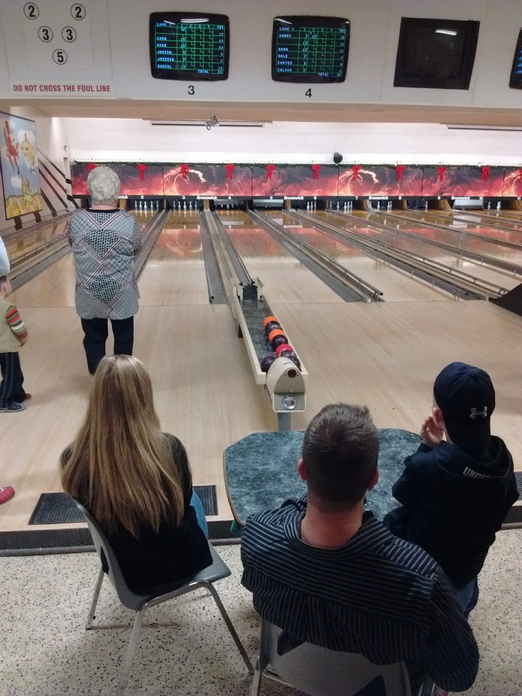 Mikes Bowling Lanes | 24 Lorne Ave W, Stratford, ON N5A 6S4, Canada | Phone: (519) 271-2092