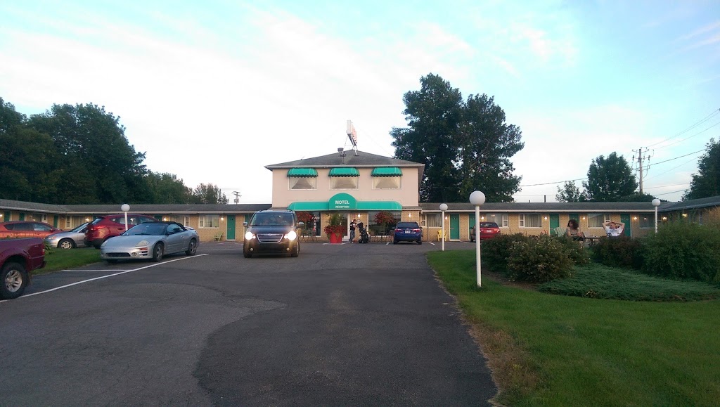 Motel Levis | 8520 Boulevard Guillaume-Couture, Lévis, QC G6V 8V7, Canada | Phone: (418) 837-6667