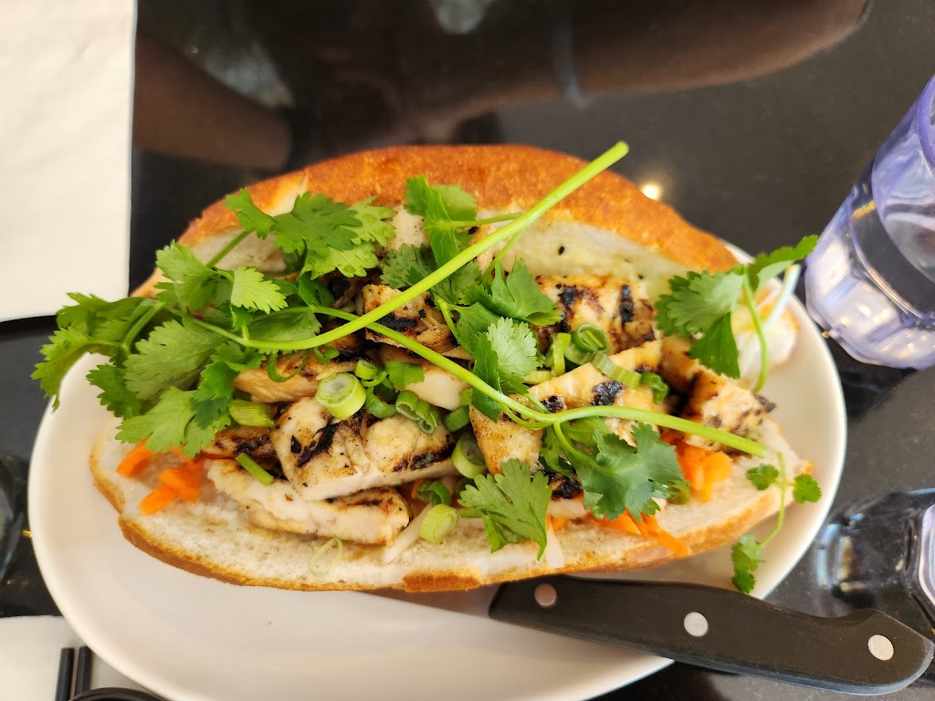 TRAN Cantine Vietnamienne | 4690 R. Notre Dame O, Montréal, QC H4C 1S6, Canada | Phone: (514) 379-4690