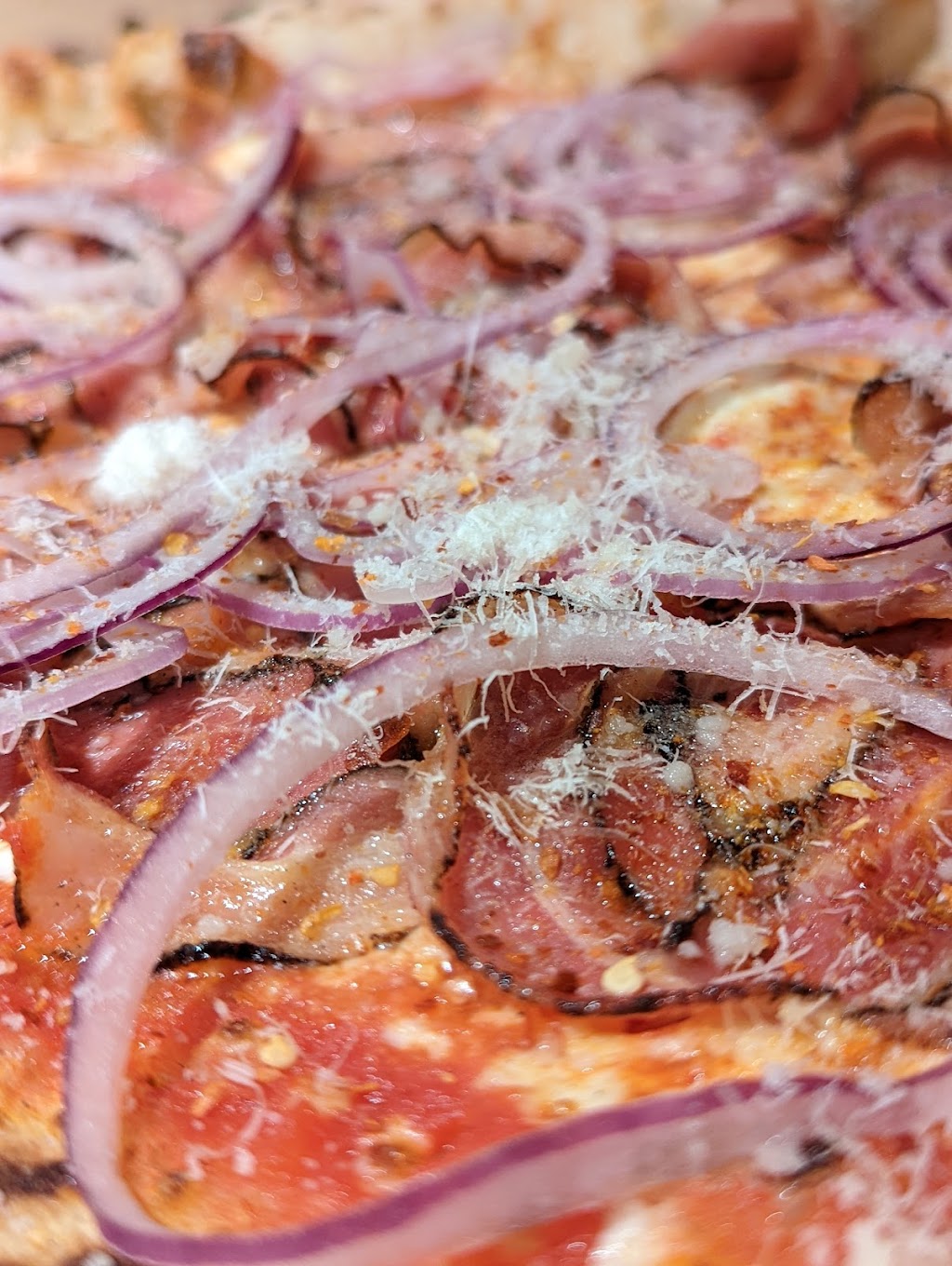 Pizzéria Lupi | 1985 Chem. du Village, Saint-Adolphe-dHoward, QC J0T 2B0, Canada | Phone: (819) 714-0214