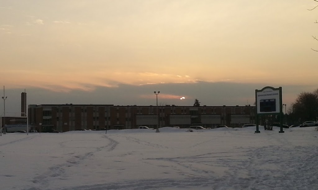 Erindale Secondary School | 2021 Dundas St W, Mississauga, ON L5K 1R2, Canada | Phone: (905) 828-7206