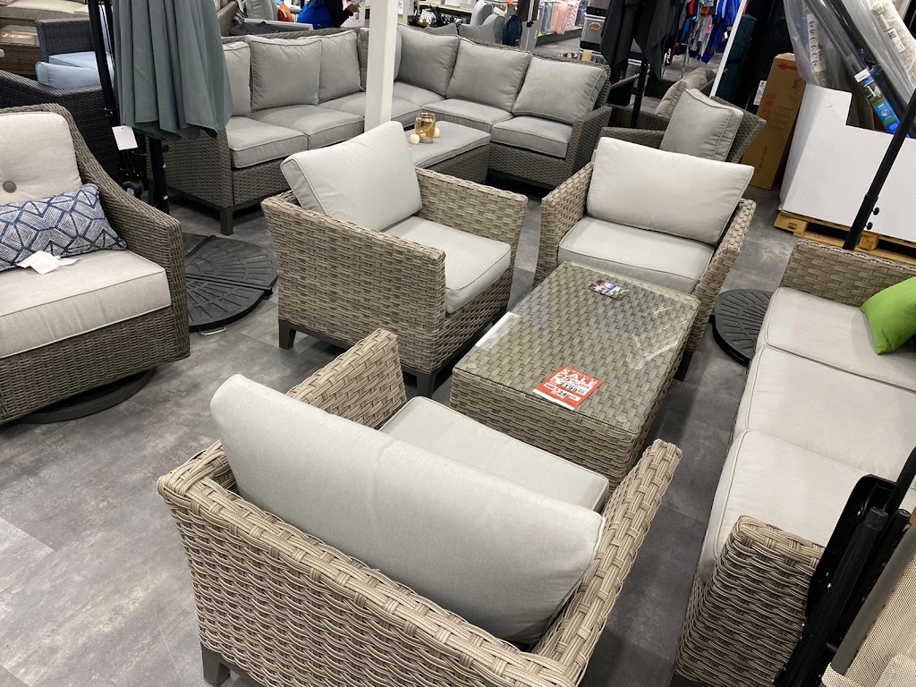 Big Box Outlet Store - Chilliwack | 5725 Vedder Rd, Chilliwack, BC V2R 3N3, Canada | Phone: (604) 847-0288