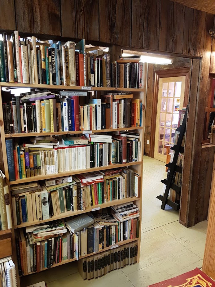 The Merrickville Book Emporium | 105 Wellington St E, Merrickville, ON K0G 1N0, Canada | Phone: (613) 269-2505