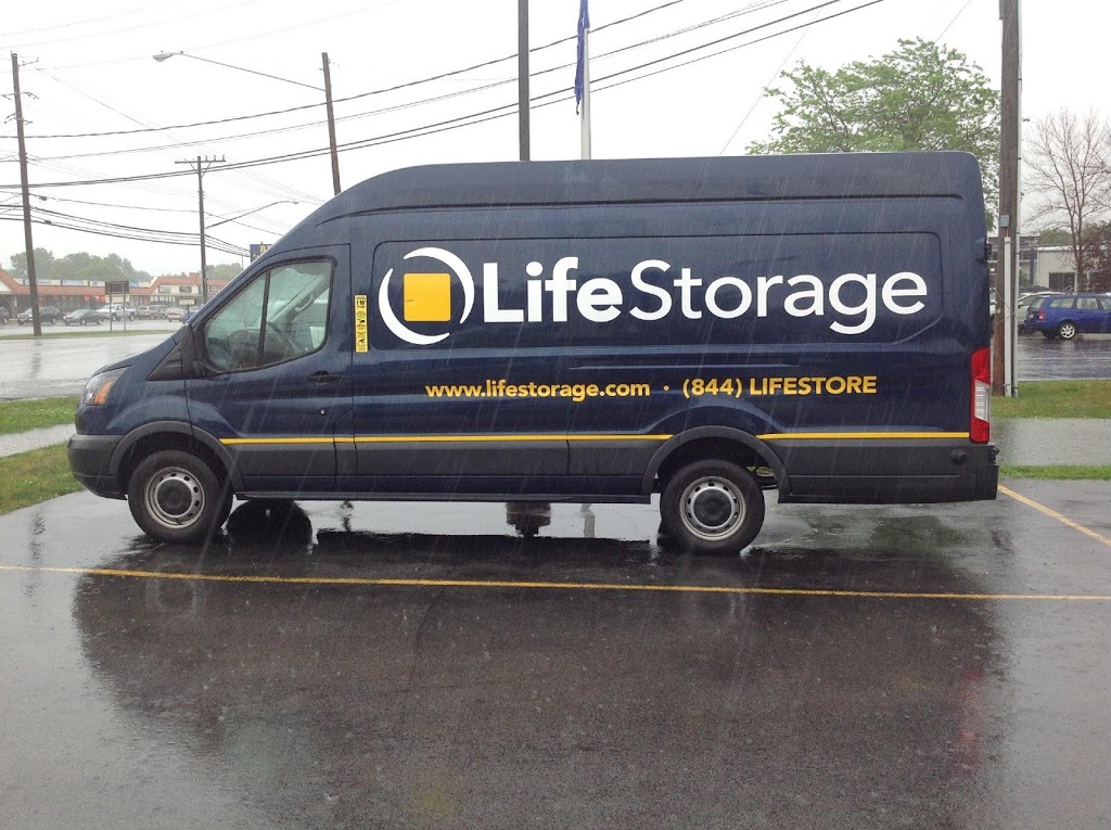 Life Storage | 8161 Main St, Williamsville, NY 14221, USA | Phone: (716) 632-7796