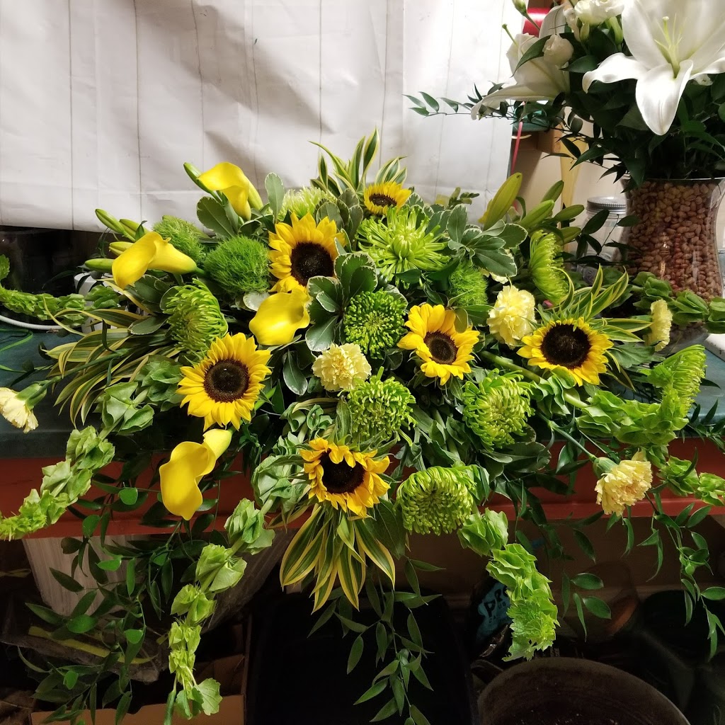 Blooms n Rooms | 17 Main St S, Seaforth, ON N0K 1W0, Canada | Phone: (519) 527-0555