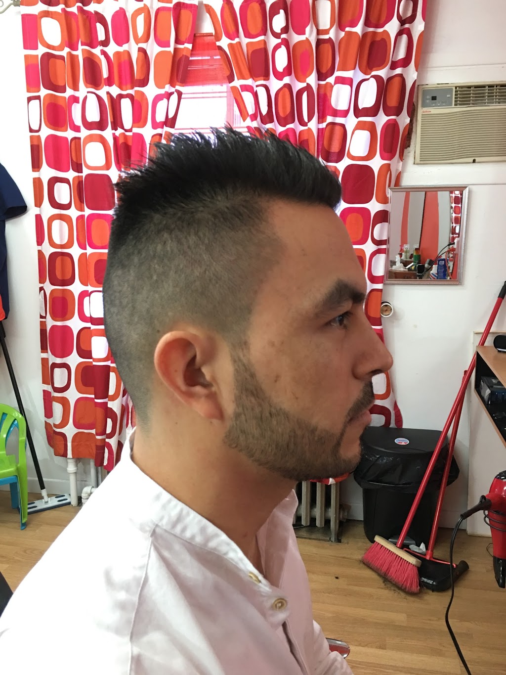 Ahmed Ciseau Dor - Coiffures Pour Hommes Et Enfants | 2949 Ch Ste-Foy, Québec, QC G1X 1P3, Canada | Phone: (418) 264-1230