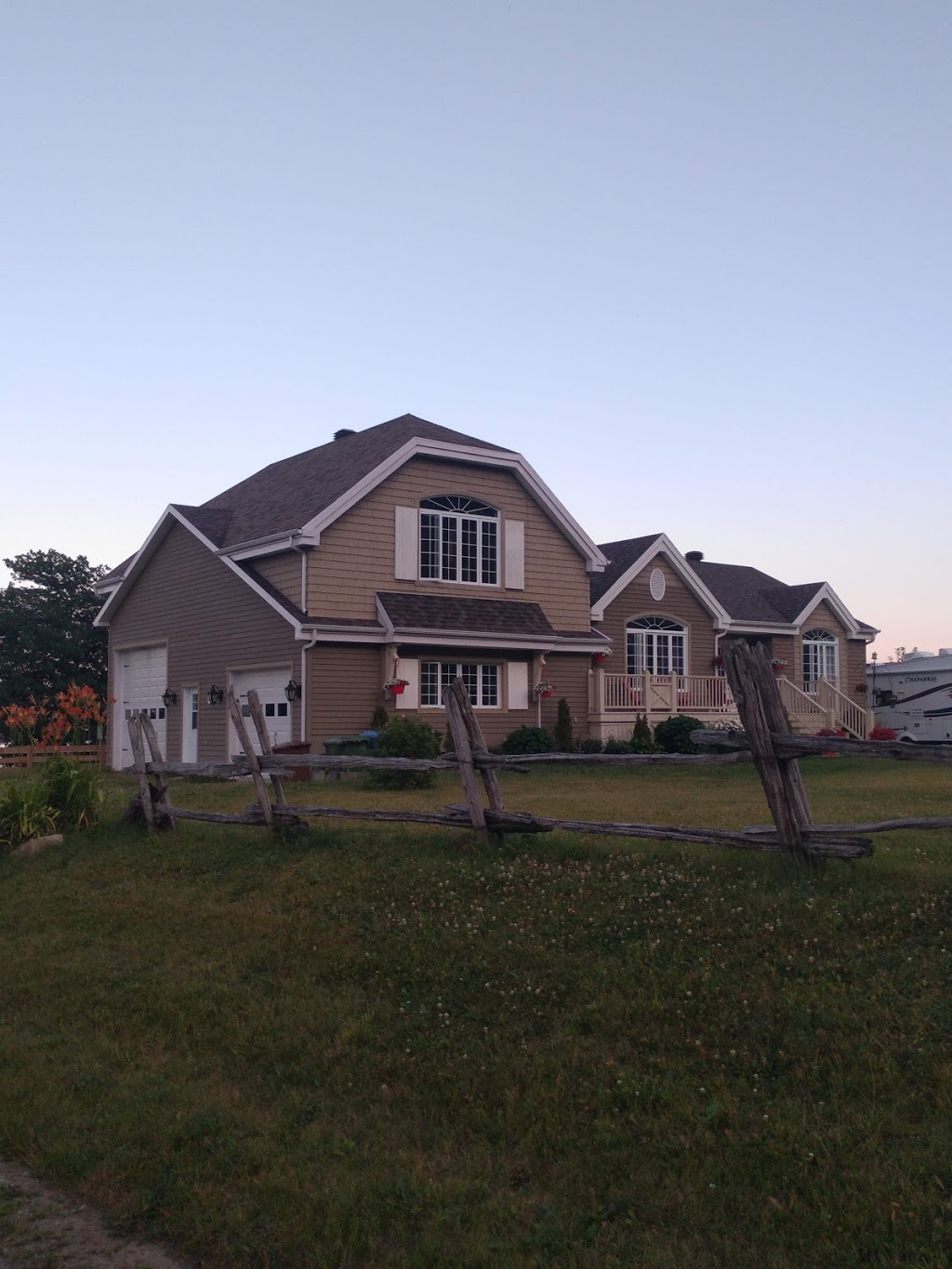La blanche du Cap | 1084 Rue Principale, Petite-Rivière-Saint-François, QC G0A 2L0, Canada | Phone: (819) 580-9210