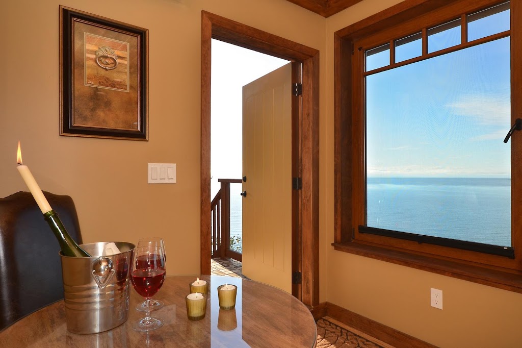 Beach Hideaway B&B | 5203 Sunshine Coast Hwy, Sechelt, BC V0N 3A2, Canada | Phone: (604) 885-3031