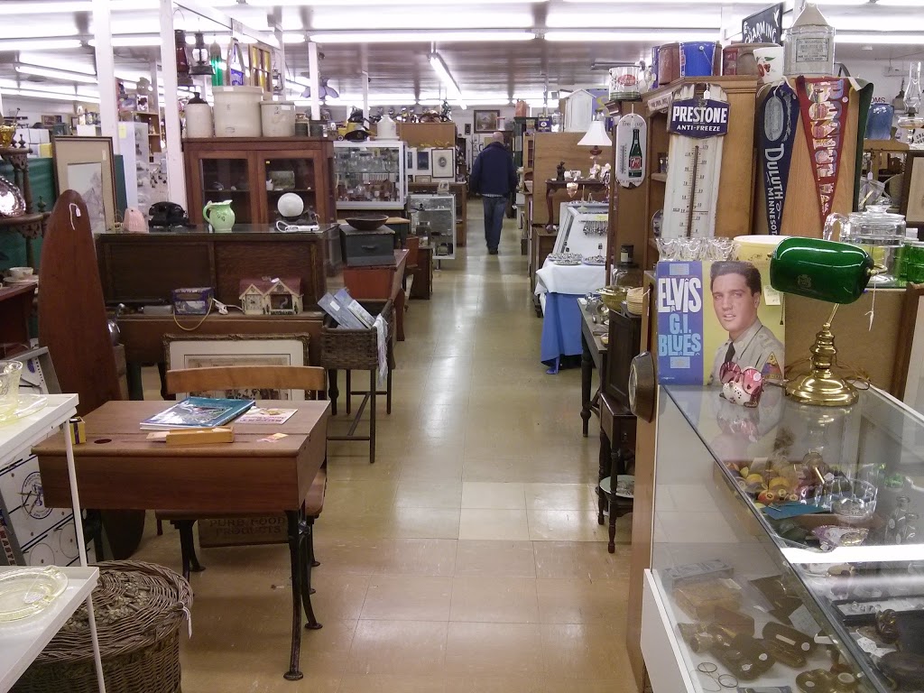 Collins Bay Flea Market | 666 Collins Bay Rd, Kingston, ON K7M 7E9, Canada | Phone: (613) 389-2227