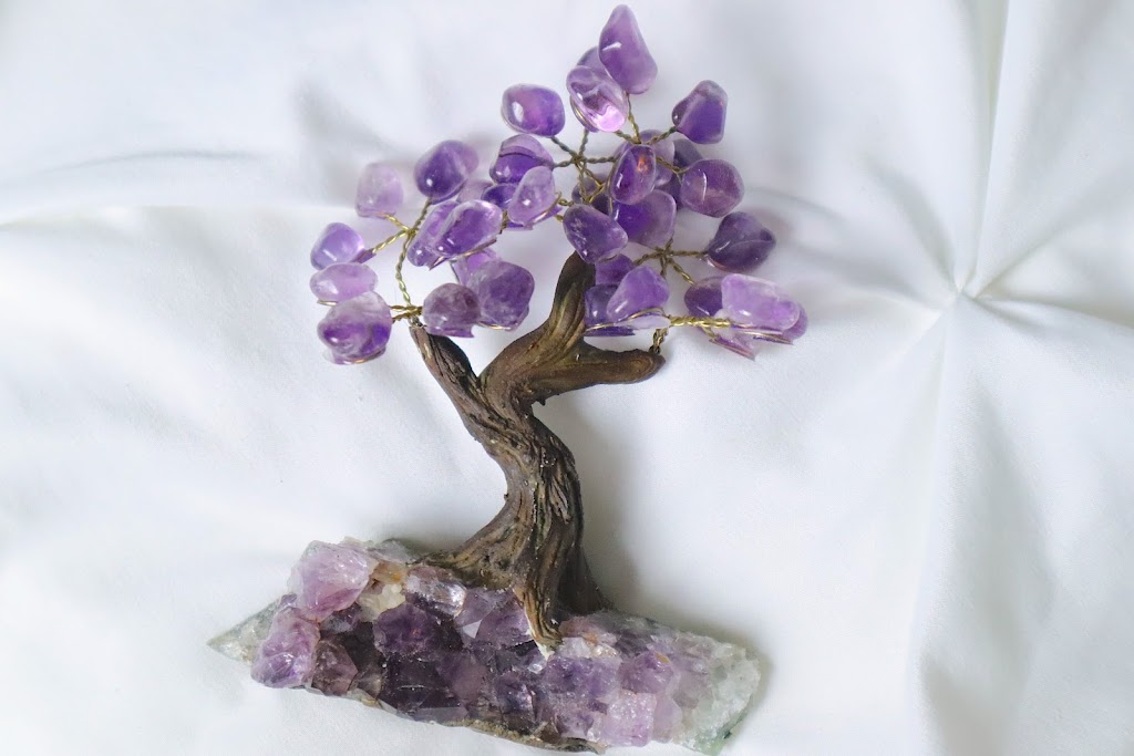 Crystal Charm Shop | Bonshaw Ave, Newmarket, ON L3Y 0A2, Canada | Phone: (647) 285-4974