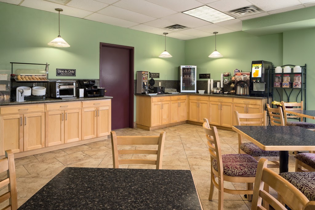 Days Inn by Wyndham Leamington | 201 Erie St N, Leamington, ON N8H 3A5, Canada | Phone: (519) 325-0260