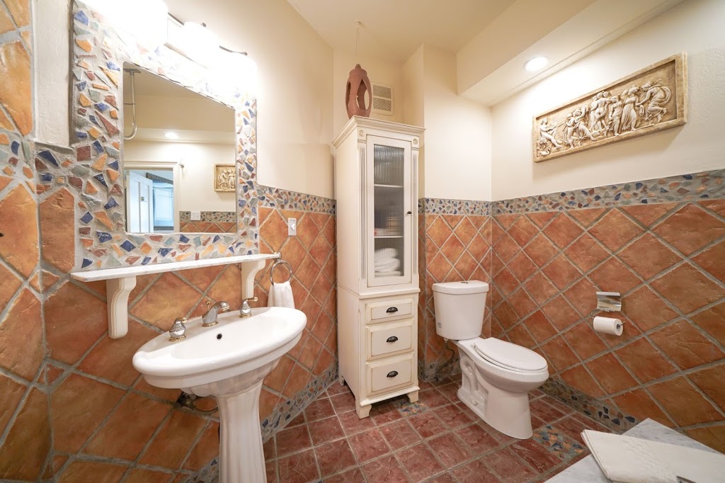 Norfolk Guest House Bed & Breakfast Accommodations | Guelph, Ontario | 102 Eramosa Rd, Guelph, ON N1E 2L8, Canada | Phone: (519) 767-1095