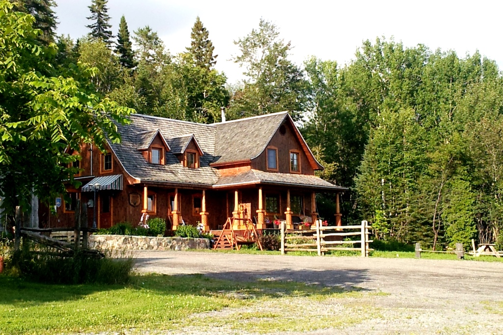 Gîte & Résidence de lArtisan S.E.N.C | 119, Pointe-aux-Pins St-Fulgence, Saguenay, QC G0V 1S0, Canada | Phone: (418) 674-1344
