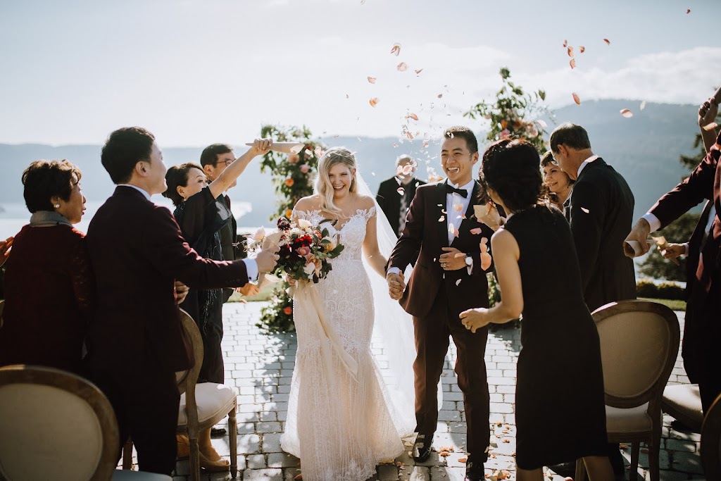 Wild Oak Collective | 6537 Wallace Dr, Brentwood Bay, BC V8M 1J8, Canada | Phone: (306) 261-4930