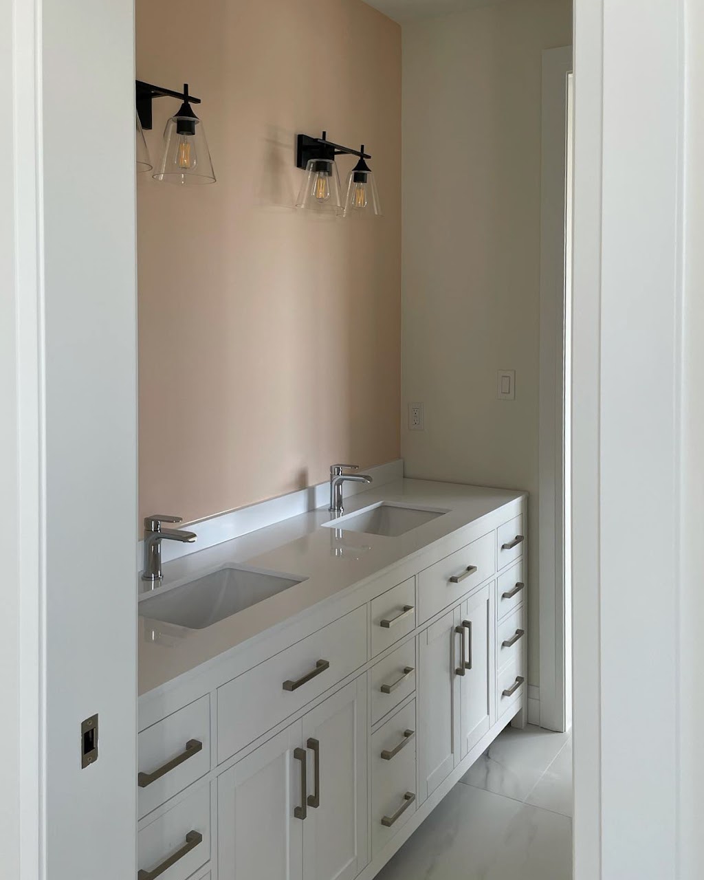 Hero Painting | 103 Scenic Wood Crescent, Kitchener, ON N2A 3N2, Canada | Phone: (519) 497-7882