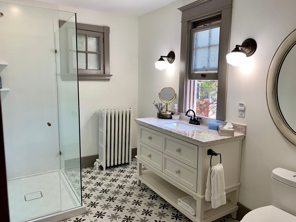 Warren House B&B | 434 Lakeshore Dr W, Penticton, BC V2A 1B8, Canada | Phone: (604) 741-8575