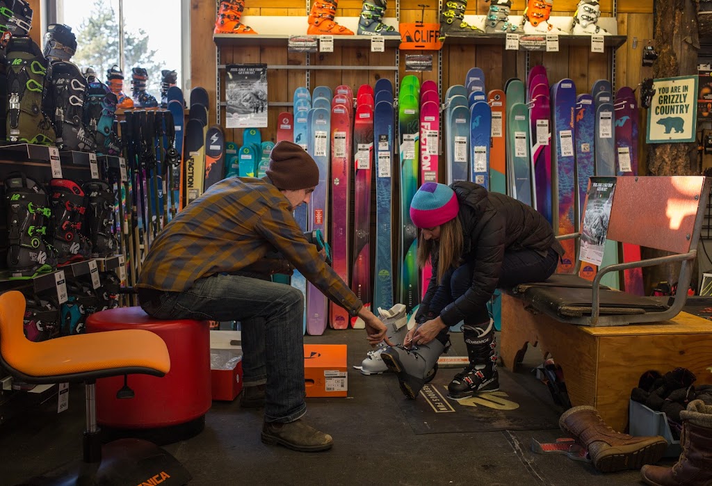 GearHub Sports | 401 1st Ave, Fernie, BC V0B 1M0, Canada | Phone: (250) 423-5555