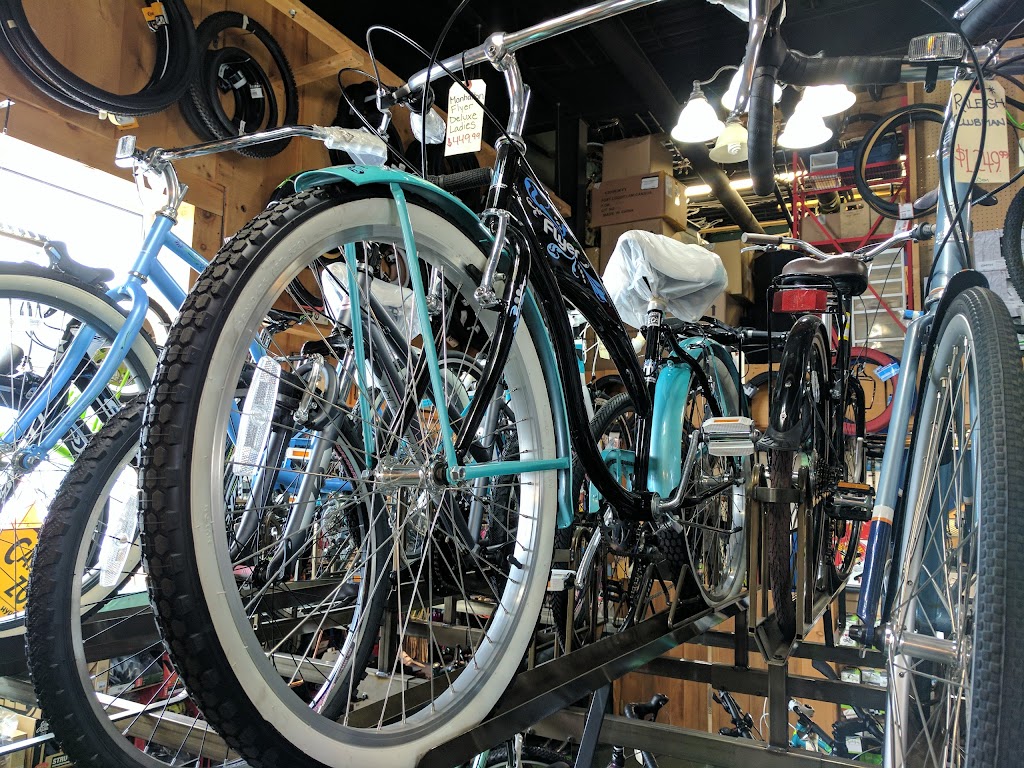 Little Eds Ski & Bike Shop | 15 Balsam St Unit 2, Collingwood, ON L9Y 4H6, Canada | Phone: (705) 444-5488