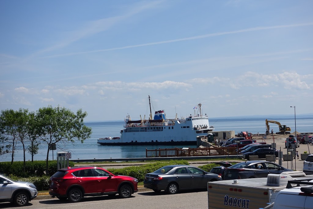 Traversier Saint-Siméon | 116 Rue du Festival, Saint-Siméon, QC G0T 1X0, Canada | Phone: (418) 638-2856