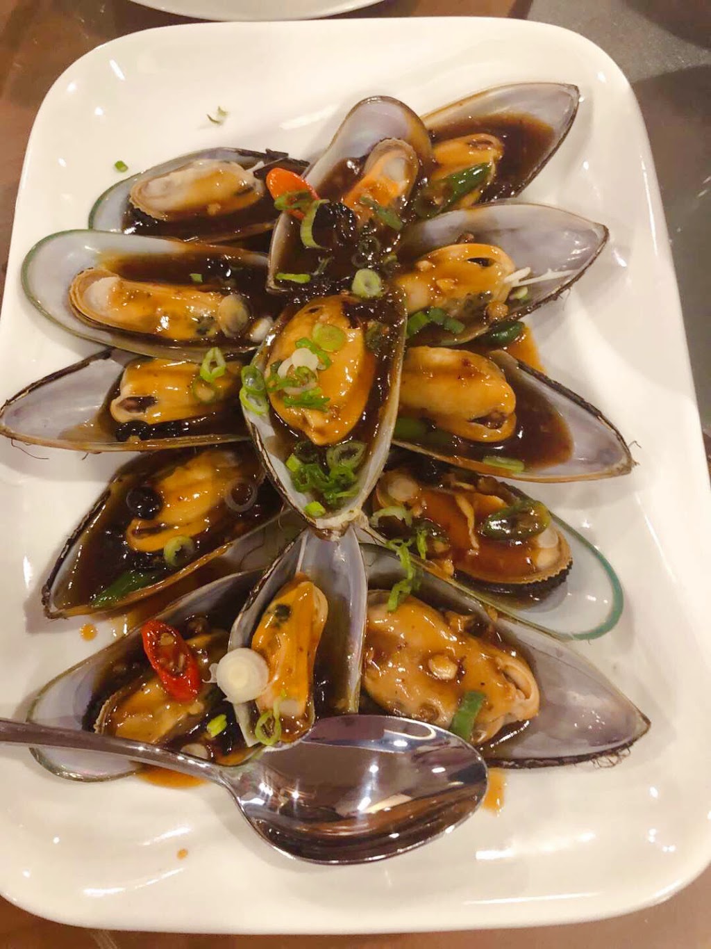 Golden Dragon Palace | 7000 McLeod Rd, Niagara Falls, ON L2G 7K3, Canada | Phone: (905) 356-8668