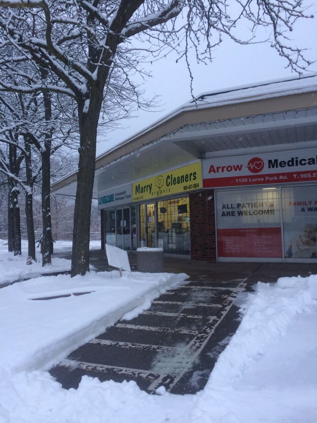 Marry Cleaners | 1150 Lorne Park Rd, Mississauga, ON L5H 3A5, Canada | Phone: (905) 457-2654