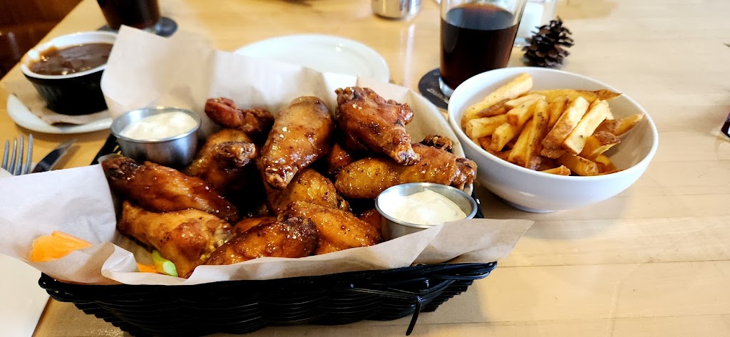 Balmoral Bistro & Brewpub | 16 Opeongo Square, Barrys Bay, ON K0J 1B0, Canada | Phone: (613) 756-5162