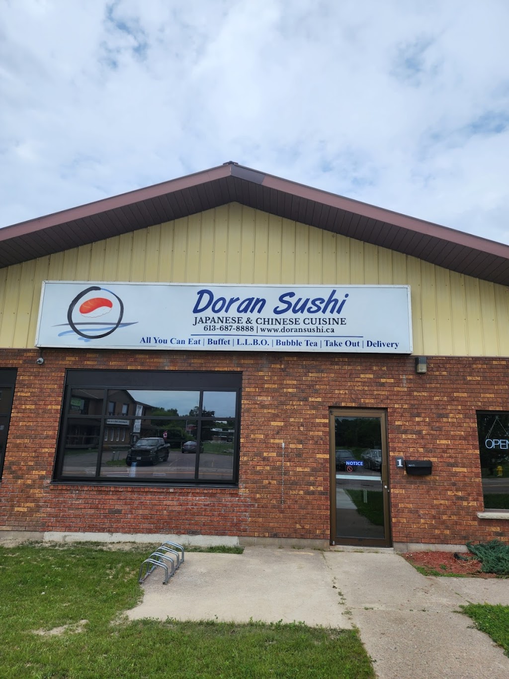 Doran Sushi Buffet | 1 Doran St, Petawawa, ON K8H 1P6, Canada | Phone: (613) 687-8888