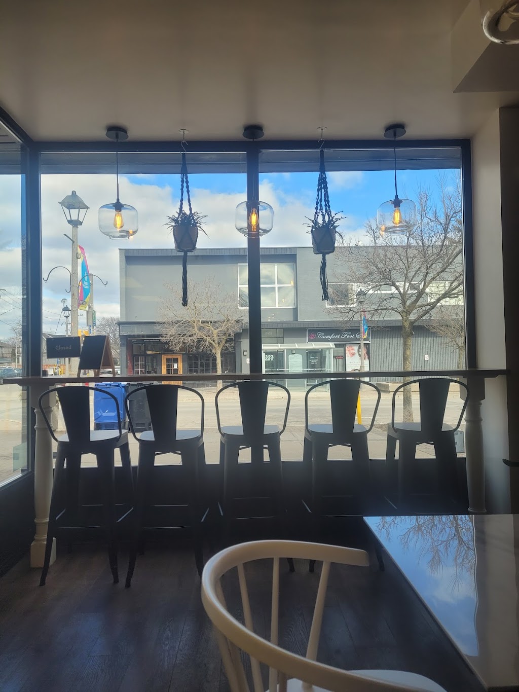 Marys Muffins | 326 Kerr St, Oakville, ON L6K 3B5, Canada | Phone: (905) 844-8322