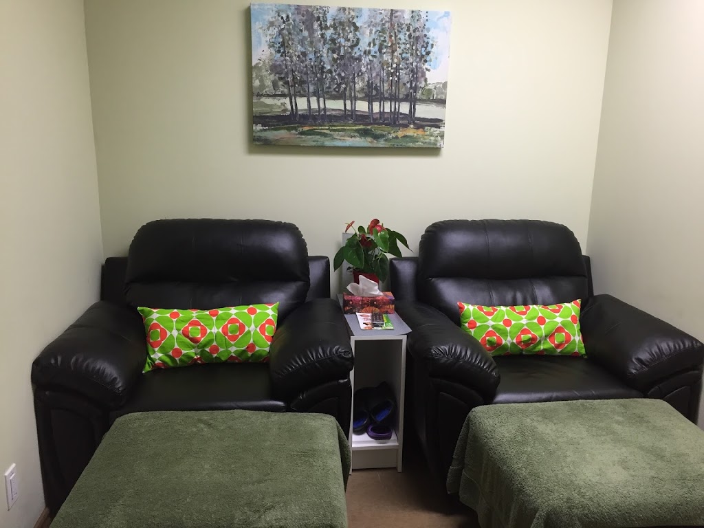 sunny foot spa Mississaga | 4-1900 Dundas St E, Mississauga, ON L4X 2Z4, Canada | Phone: (905) 232-8689