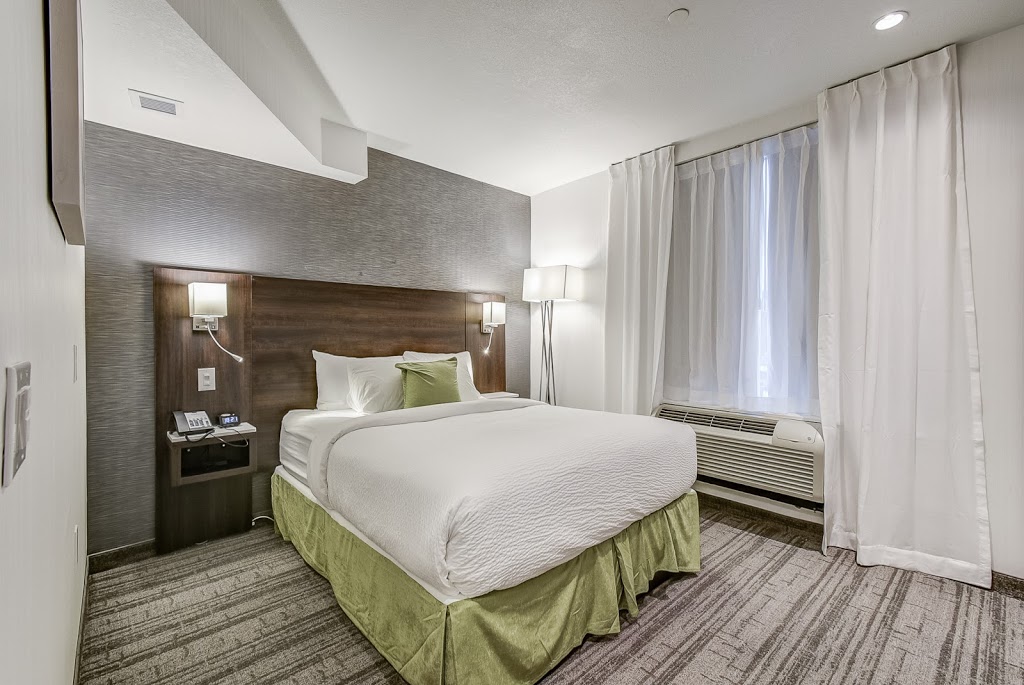 Est Hotel | 1790 Albion Rd, Etobicoke, ON M9V 4J8, Canada | Phone: (416) 747-7676