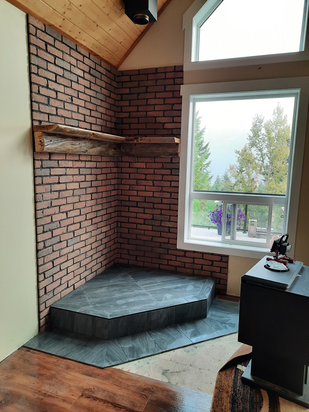 Larsen tile | 2394 Juniper Cir, Sorrento, BC V0E 2W2, Canada | Phone: (250) 812-7256