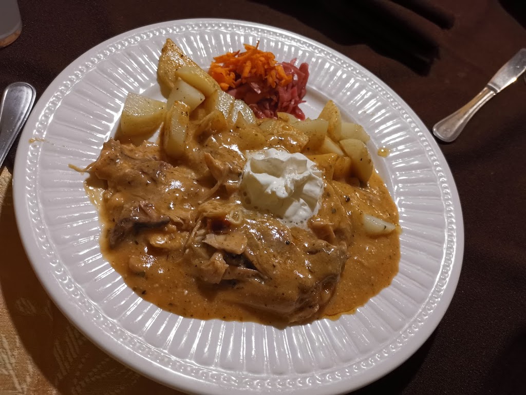 Red Chateau | 5815 Main St, Niagara Falls, ON L2G 5Z6, Canada | Phone: (289) 302-0321