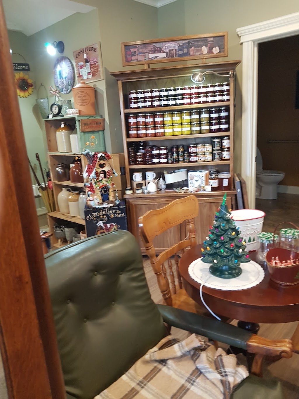 Grannys Antiques & Gifts | 7 Adam St, Antigonish, NS B2G 2G1, Canada | Phone: (902) 867-1177