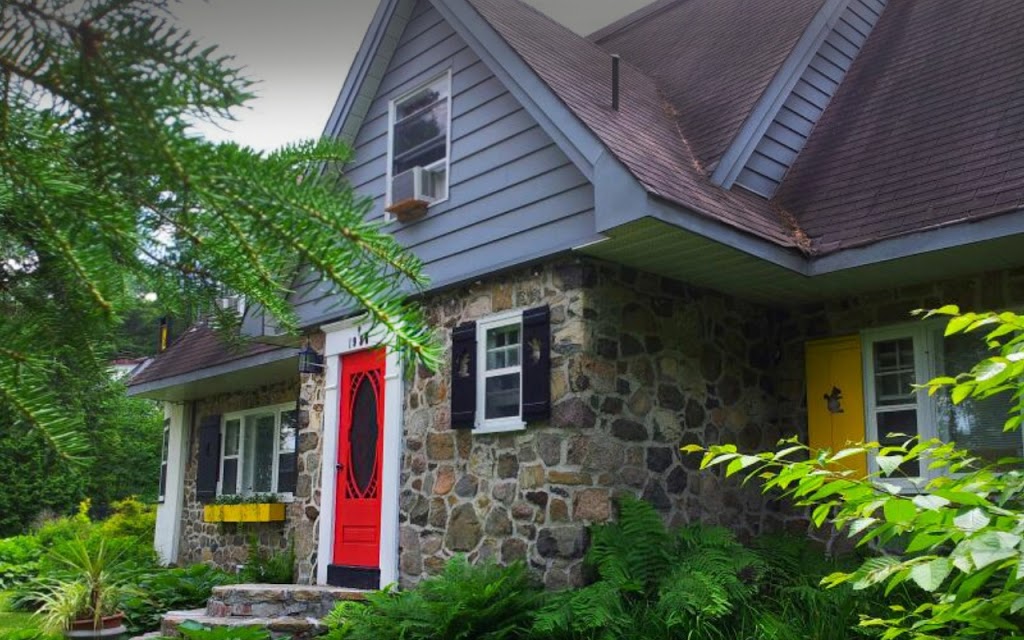 Auberge Bonne Nuit Bonjour B&B | 1980 Boulevard de Sainte-Adèle, Sainte-Adèle, QC J8B 2N5, Canada | Phone: (450) 229-7500