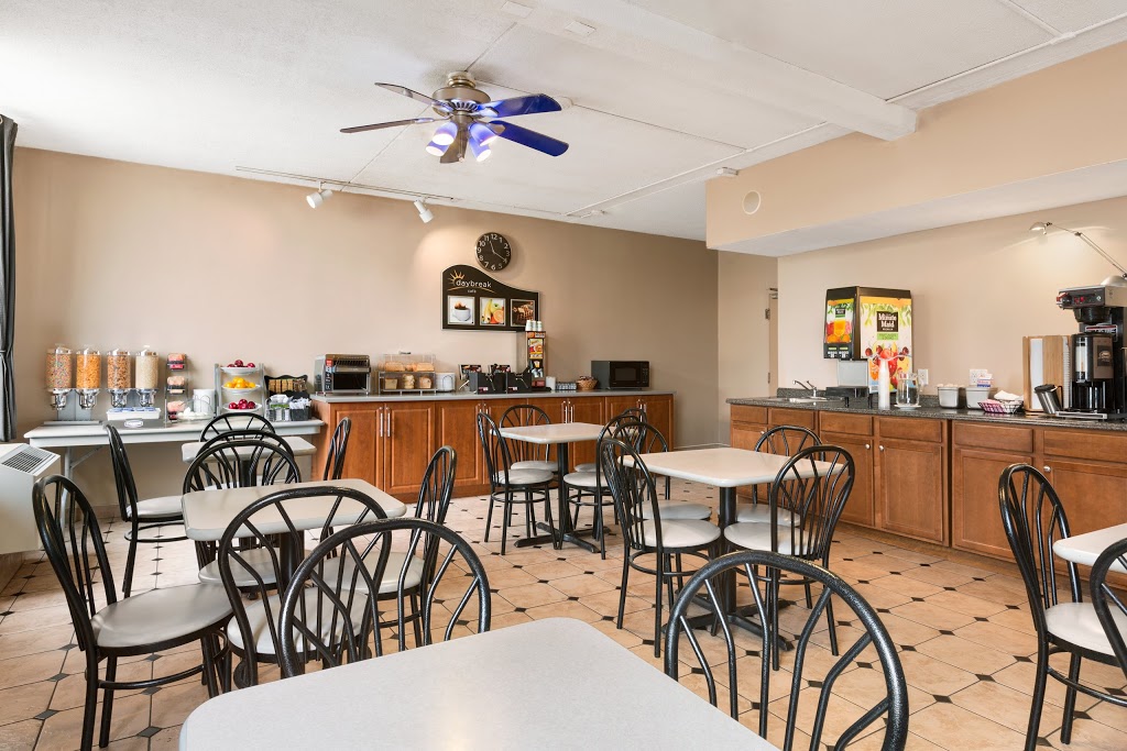 Days Inn by Wyndham Ottawa West | 350 Moodie Dr, Nepean, ON K2H 8G3, Canada | Phone: (613) 726-1717