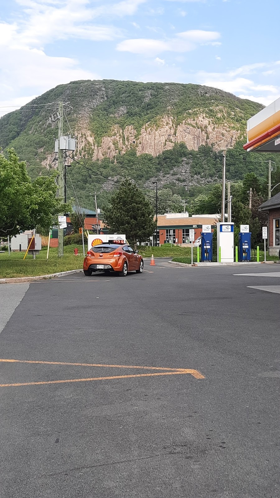 Shell | 248 Bd Sir-Wilfrid-Laurier, Mont-Saint-Hilaire, QC J3H 3N7, Canada | Phone: (450) 339-4500