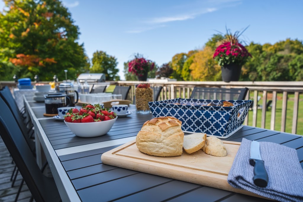 Field Lodge - PEC. STA Licence ST-2020-0033 | 1410 County Rd 12, Prince Edward, ON K0K 2T0, Canada | Phone: (343) 261-7796