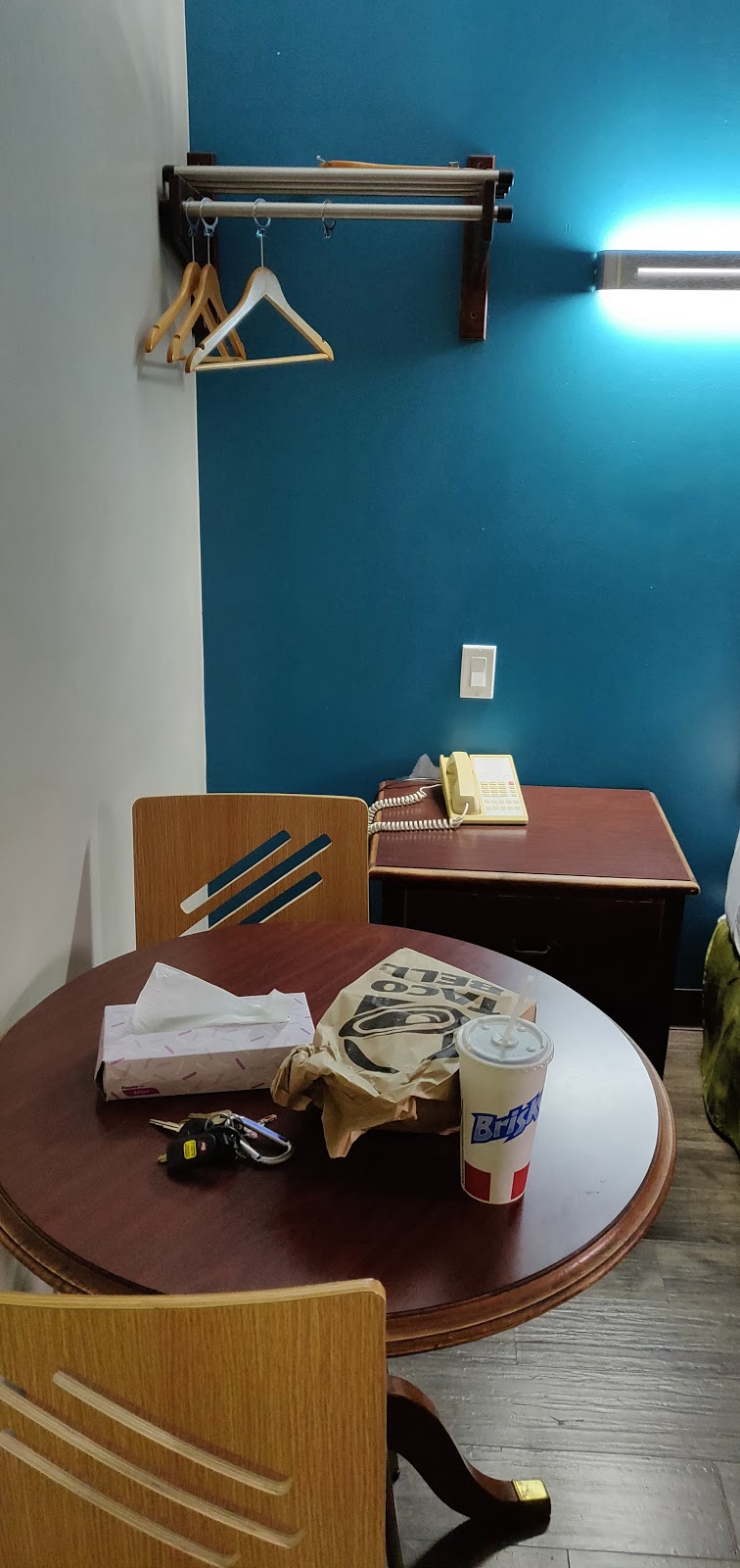 Queensway Motel | 638 The Queensway, Etobicoke, ON M8Y 1K5, Canada | Phone: (416) 252-5821