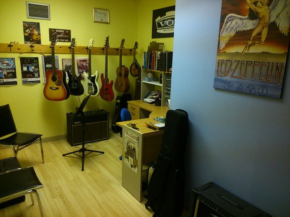 Gallery Musicale Arpège | 1221, boul. Saint-Jean-Baptiste, Pointe-aux-Trembles, QC H1B 4A2, Canada | Phone: (514) 645-3221