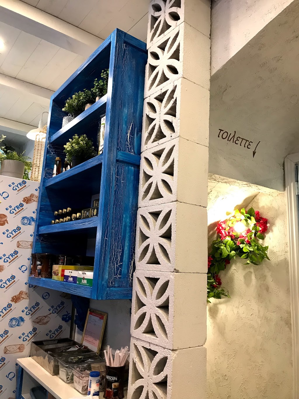 Gyro Boutique | 6112 Av de Monkland, Montréal, QC H4A 1H4, Canada | Phone: (514) 483-4976
