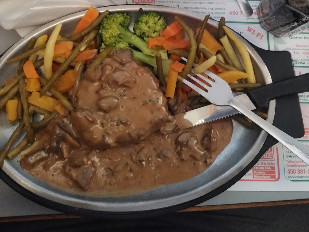 Restaurant Bouff-Ti-Fail | 293 Boulevard Fiset, Sorel-Tracy, QC J3P 3P9, Canada | Phone: (450) 742-3254