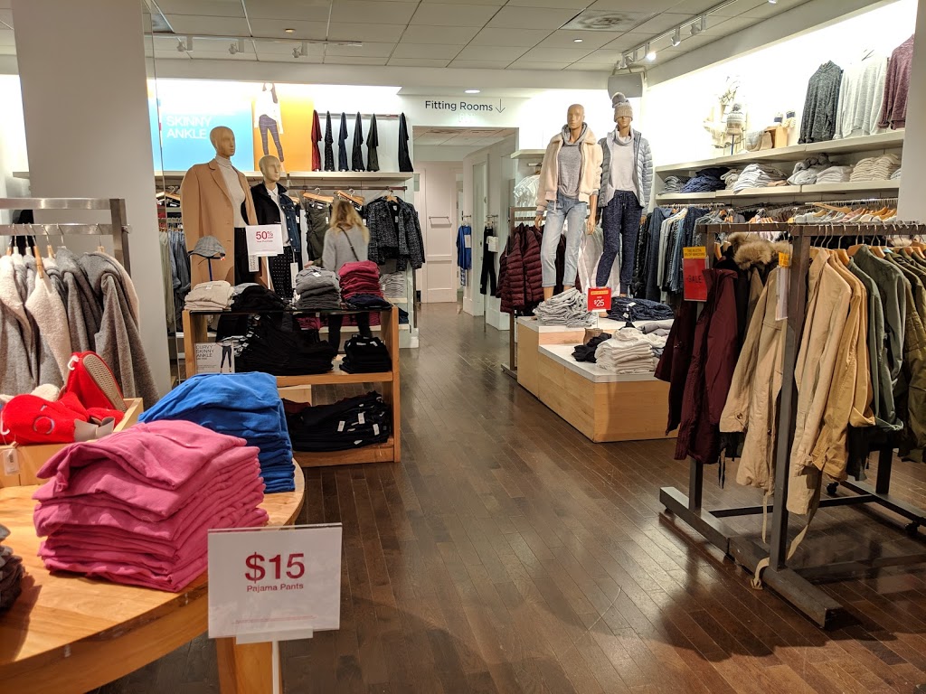 Gap | 375 Queen St W, Toronto, ON M5V 2A5, Canada | Phone: (416) 591-3517