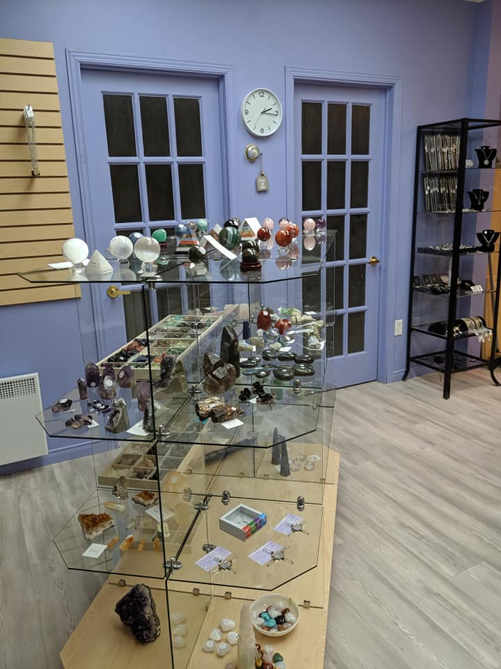 Cristal Lise | 689 Bd Saint-Joseph, Roberval, QC G8H 2L3, Canada | Phone: (418) 515-4198