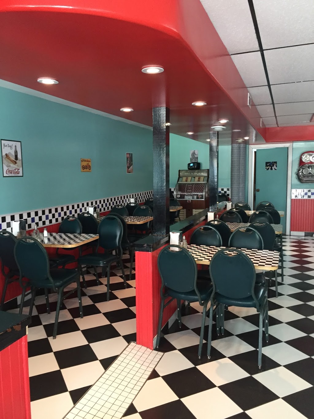 Country Boy | 78 1 Ave, Gimli, MB R0C 1B1, Canada | Phone: (204) 642-8173
